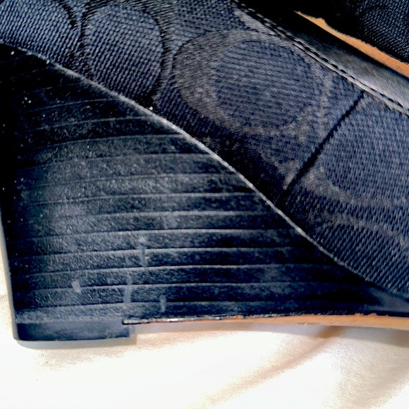 Coach Thea Jakard C Signature - Picture 3 of 7